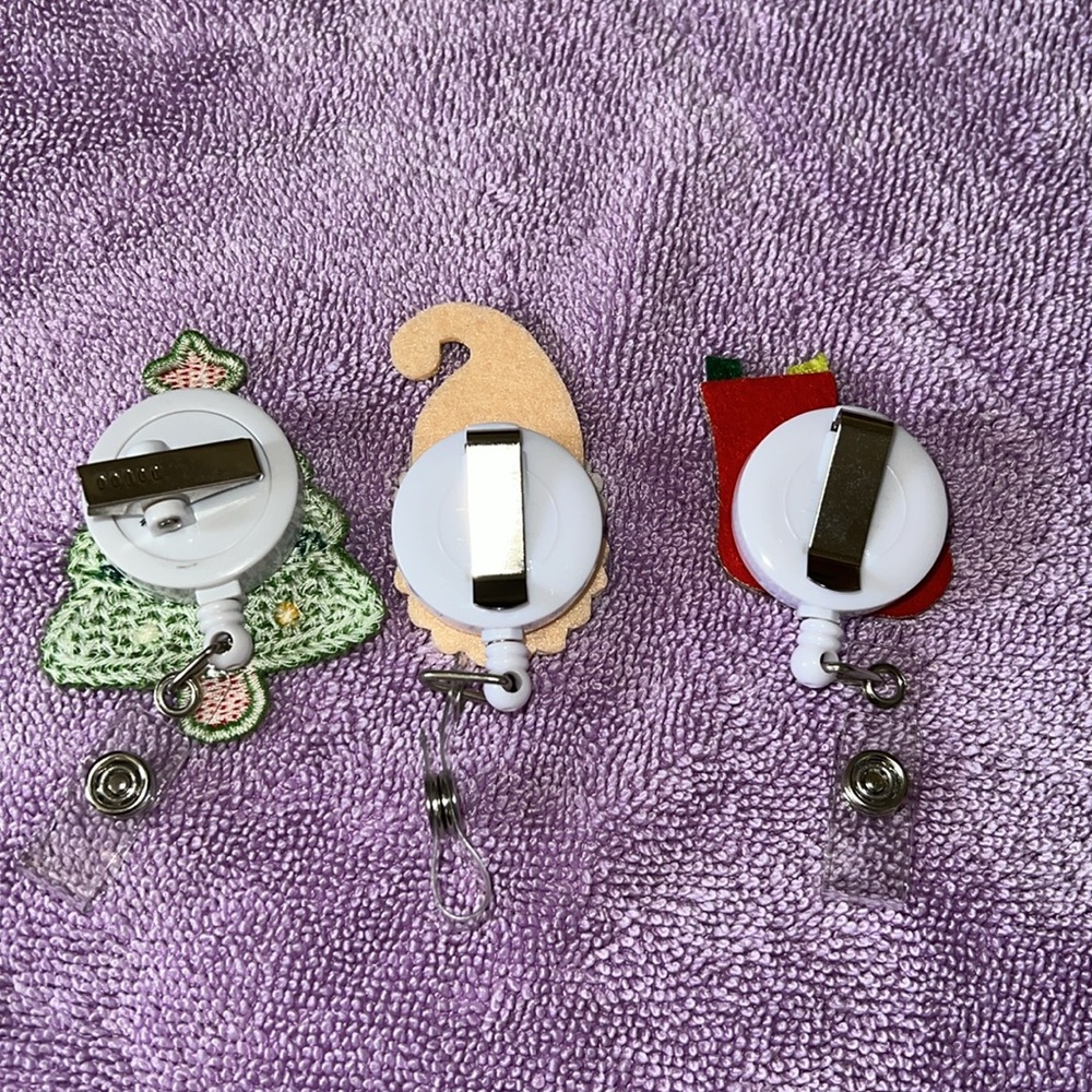 Christmas badge pulls - Picture 2 of 2